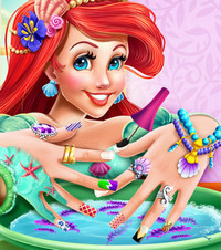 Принцесса Ариэль в салоне для ногтей